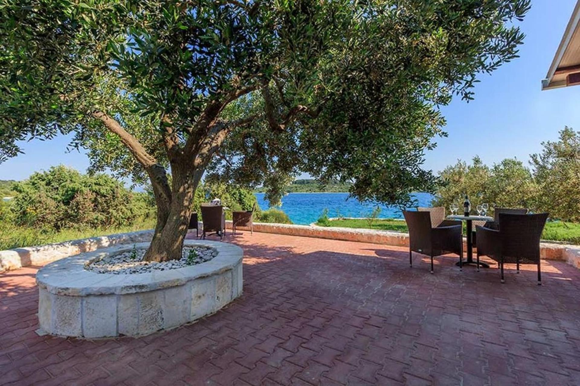 Traditional Dalmatian Stone House By The Sea Okrug Gornji Exterior foto